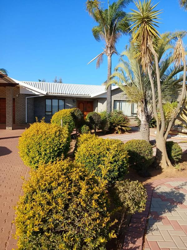 4 Bedroom Property for Sale in Lutzville Western Cape